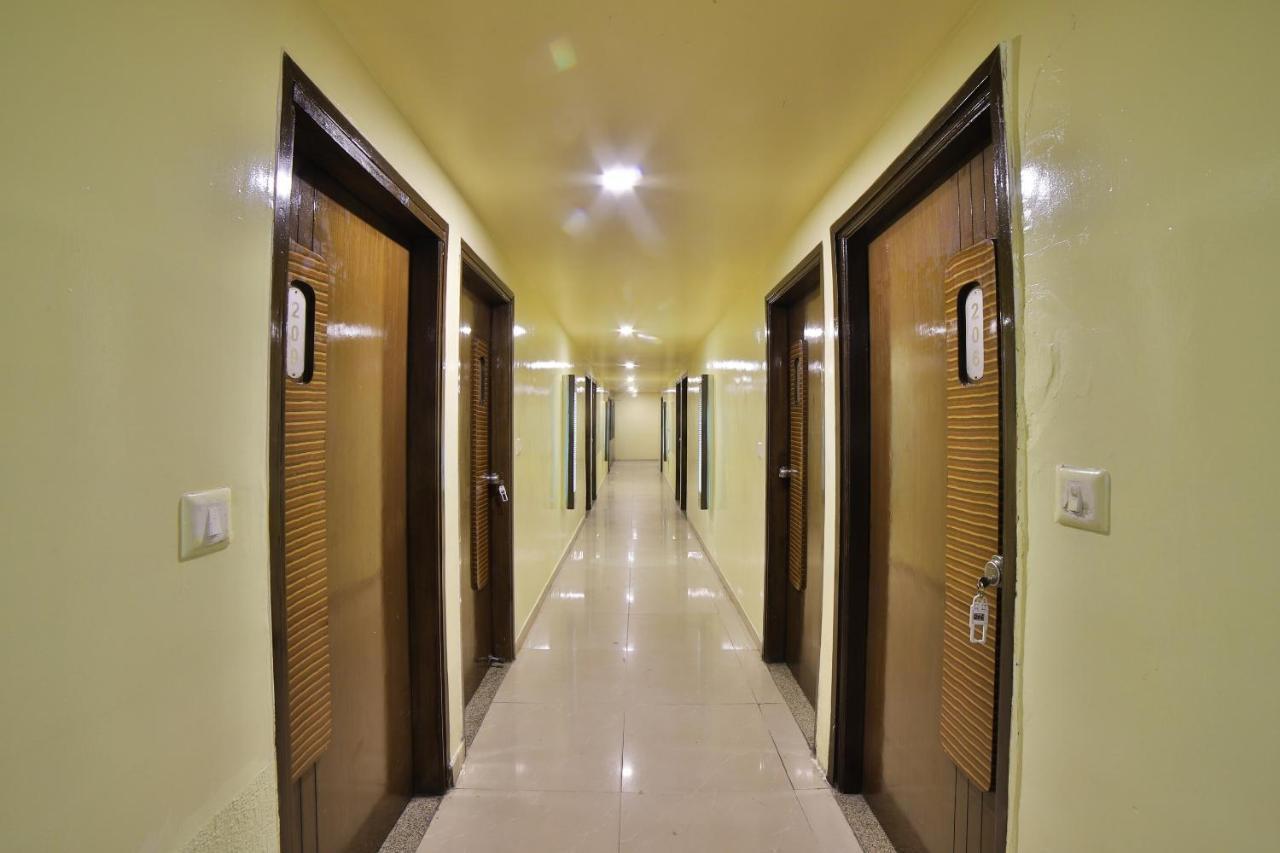 Capital O Kalash Residency Ахмедабад Экстерьер фото