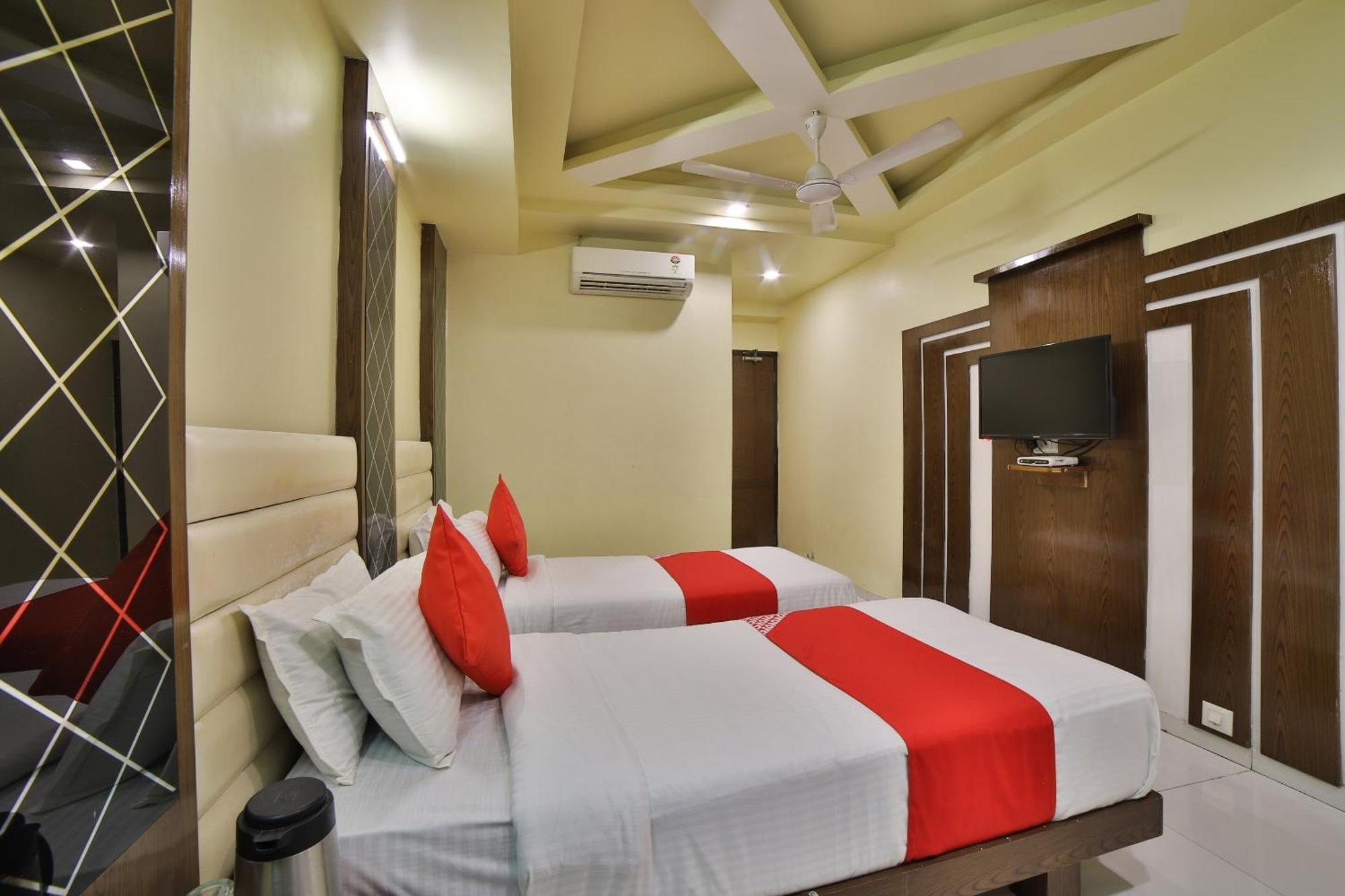 Capital O Kalash Residency Ахмедабад Экстерьер фото