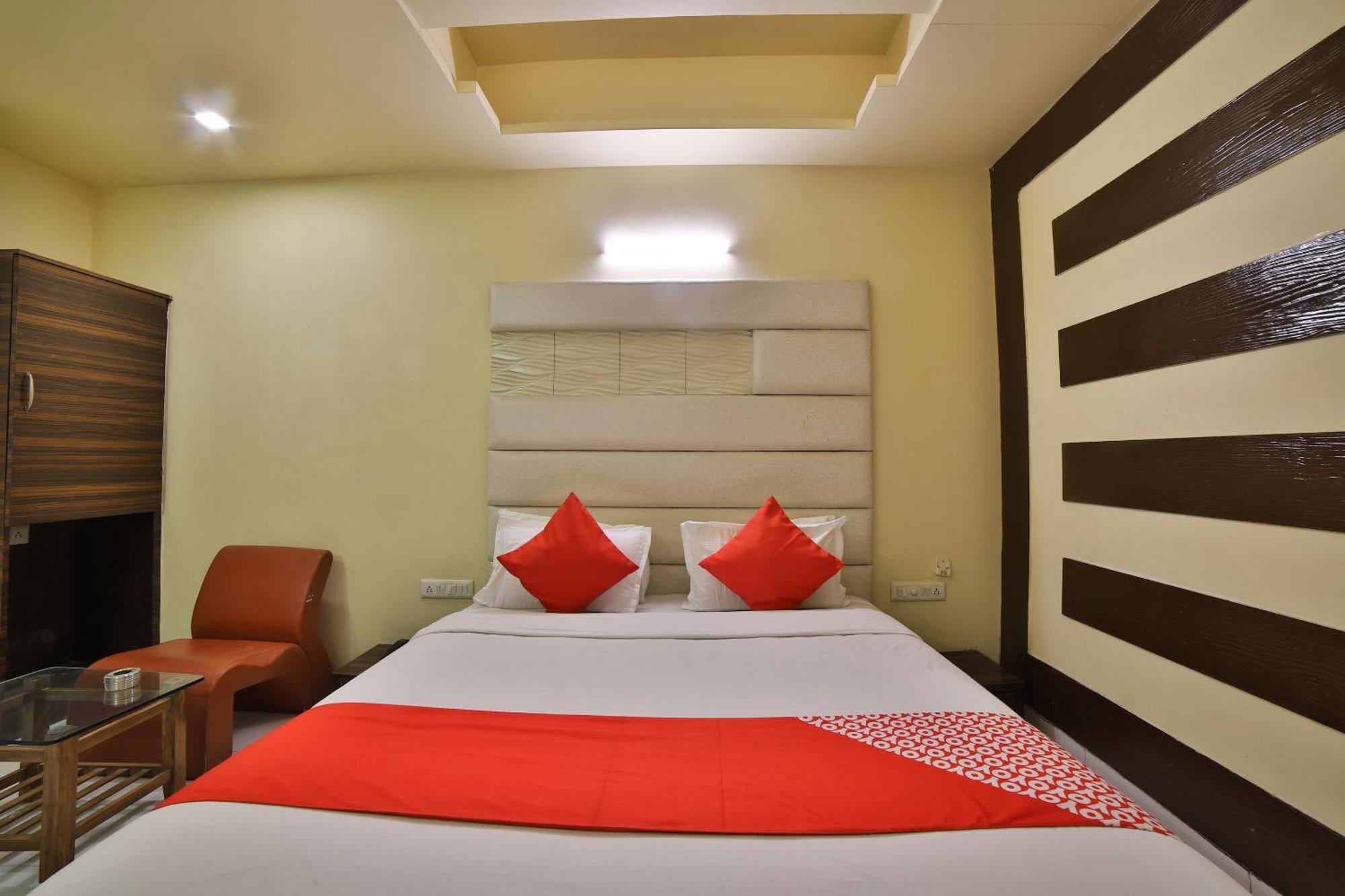 Capital O Kalash Residency Ахмедабад Экстерьер фото