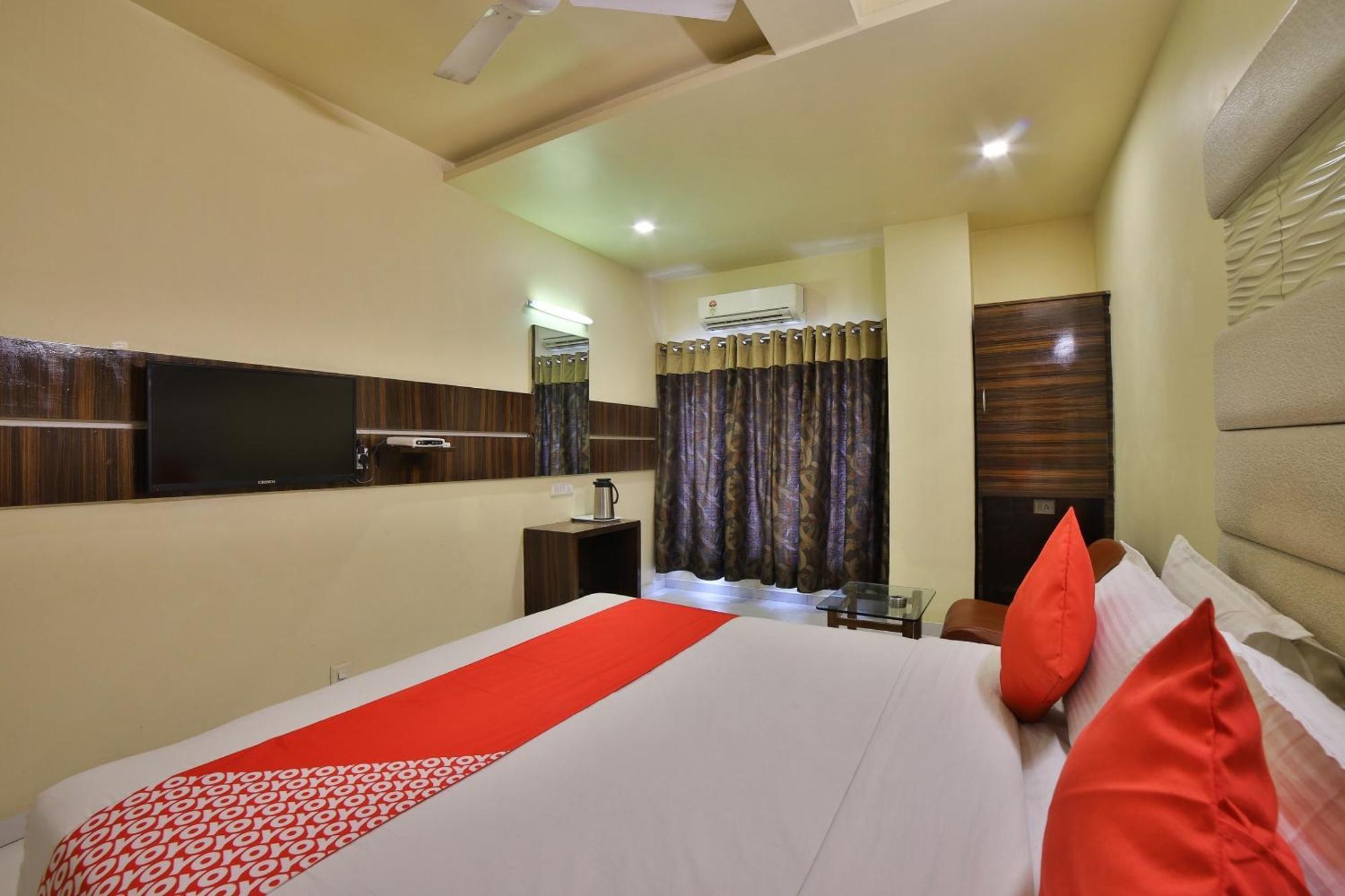 Capital O Kalash Residency Ахмедабад Экстерьер фото