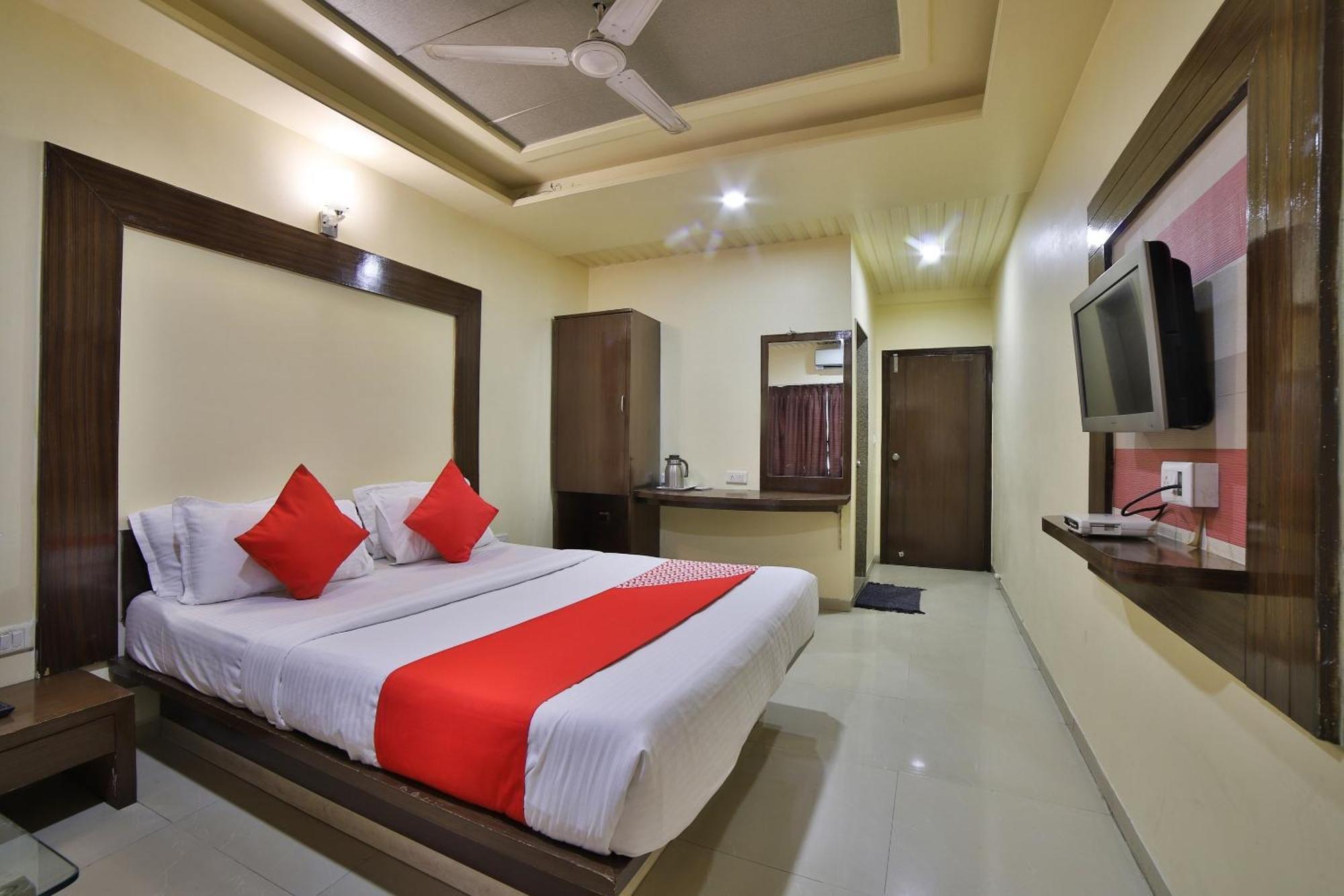 Capital O Kalash Residency Ахмедабад Экстерьер фото