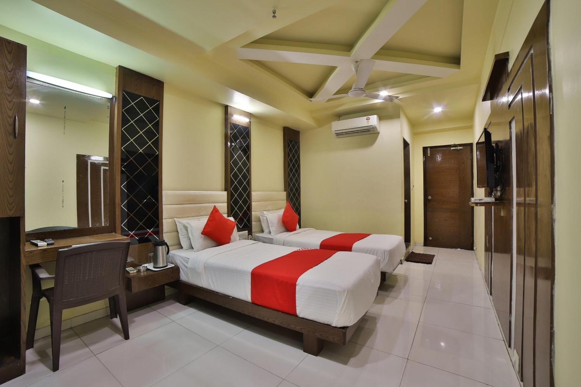 Capital O Kalash Residency Ахмедабад Экстерьер фото